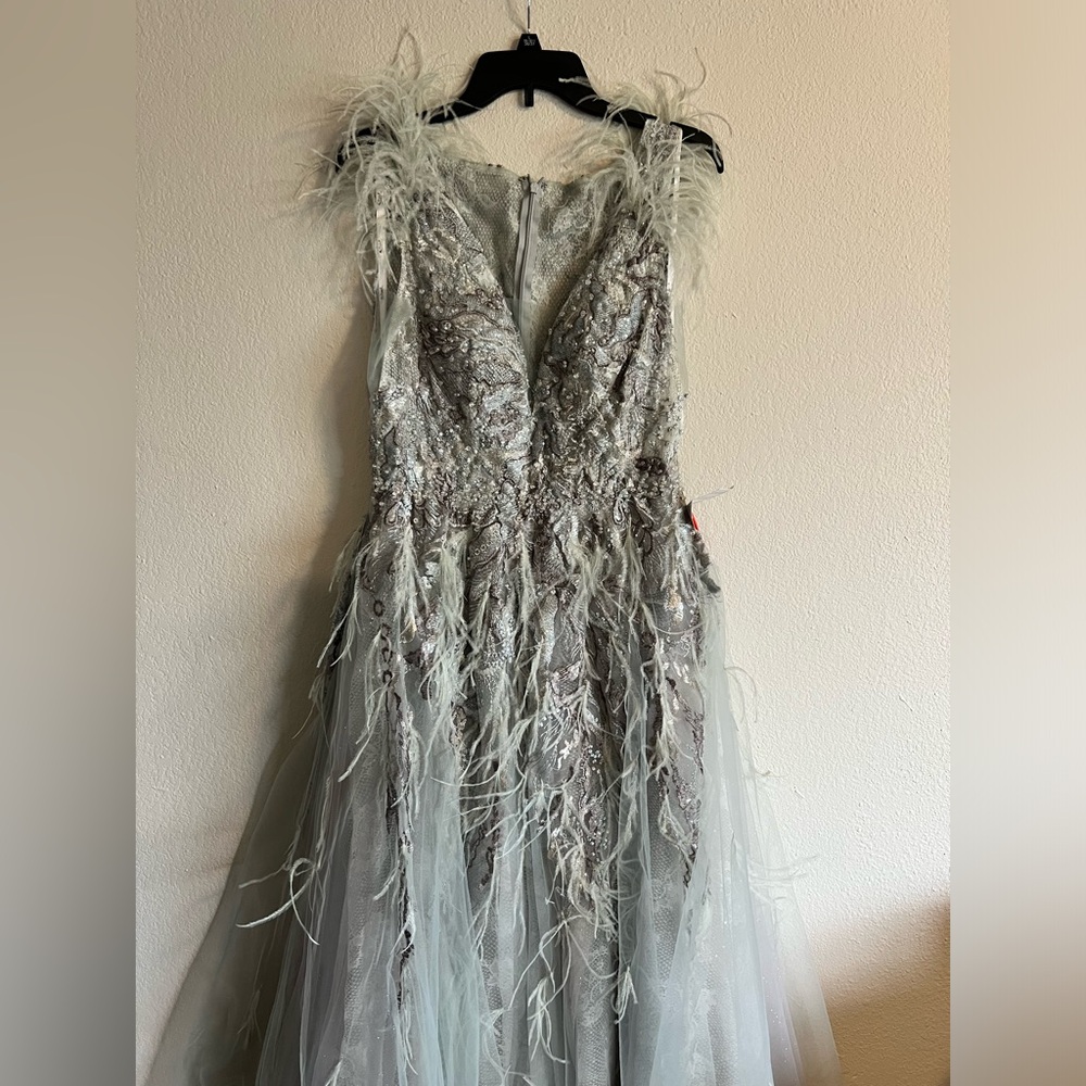 💜MAC DUGGAL SEQUINED FLUTTER CAP SLEEVE CUT OUT A LINE GOWN  #20259 - Picture 5 of 9